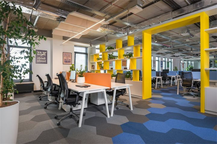 2021年上海時(shí)尚現(xiàn)代簡(jiǎn)約辦公室裝修案例